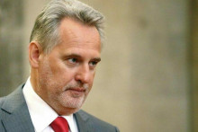 Vrchn&yacute; krajinsk&yacute; s&uacute;d vo Viedni v stredu ozn&aacute;mil, že ako nepr&iacute;pustn&eacute; zamietol odvolanie prokurat&uacute;ry proti rozhodnutiu krajinsk&eacute;ho s&uacute;du v rak&uacute;skej metropole z novembra 2024 nevydať ukrajinsk&eacute;ho oligarchu Dmytra Firta&scaron;a do Spojen&yacute;ch &scaron;t&aacute;tov, kde je obvinen&yacute; z &uacute;platk&aacute;rstva. FOTO: Reuters