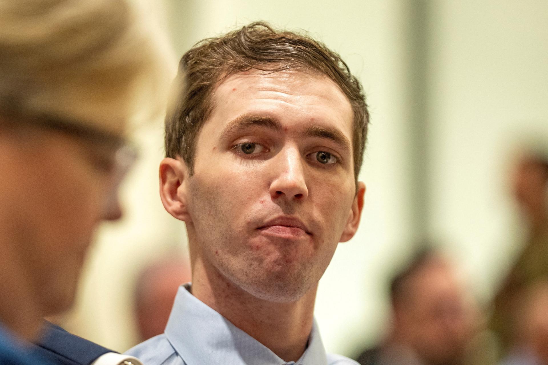 Podozrivý z vraždy americkej aktivity Kirka prvýkrát osobne predstúpil pred súd, hrozí mu trest smrti