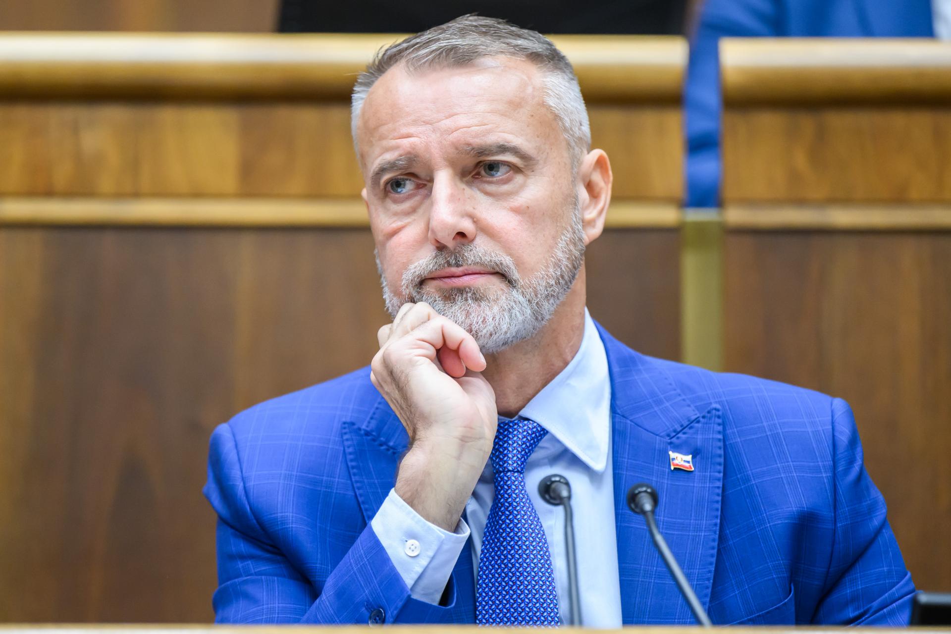 Týždňovka HN: Európa zamrazila ruské aktíva na neurčito, Fico už nechce Pellegriniho a hanba fackuje parlament