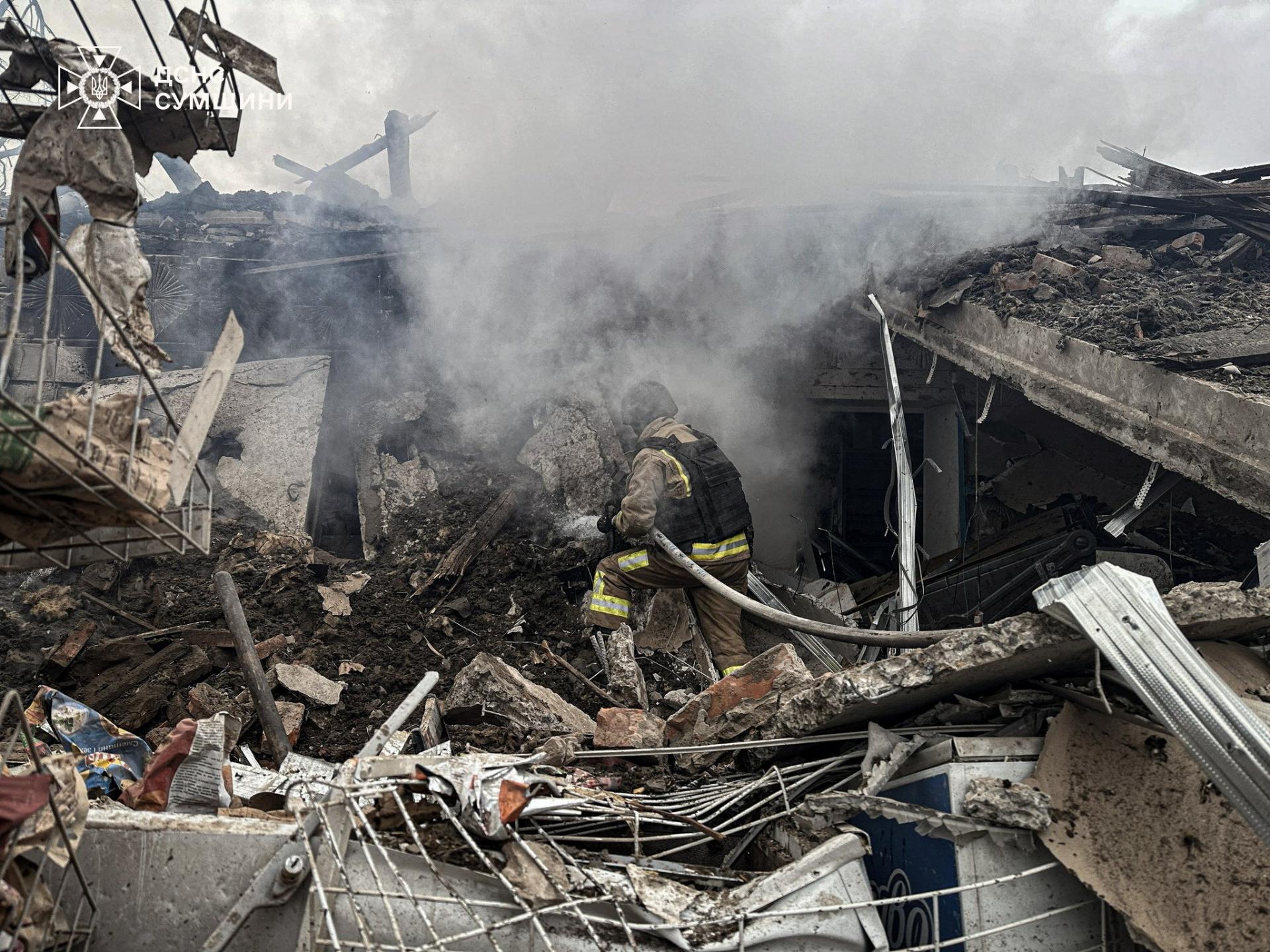 Ruský útok na ukrajinský Pavlohrad zabil seniora, v ruskom Tvere dron zranil sedem ľudí