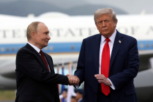 Ruský prezident Vladimir Putin a americký prezident Donald Trump na stretnutí na Aljaške v meste Anchorage v auguste 2025. FOTO: REUTERS