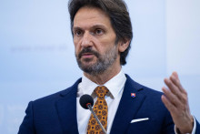 Na sn&iacute;mke minister obrany Robert Kaliň&aacute;k (Smer-SD). FOTO: TASR