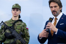 Na sn&iacute;mke minister obrany Robert Kaliň&aacute;k (Smer-SD) počas tlačovej konferencie na t&eacute;mu predstavenie komplexnej v&yacute;stroje vojaka Ozbrojen&yacute;ch s&iacute;l SR. FOTO: TASR/Jakub Kotian