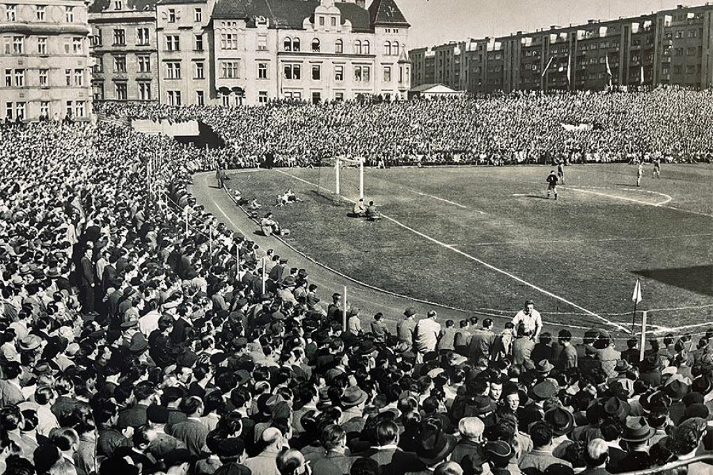 Štadión Sparty na Letnej v medzivojnovom období – pražský klub hrá na svojej adrese už vyše sto rokov, od roku 1917.