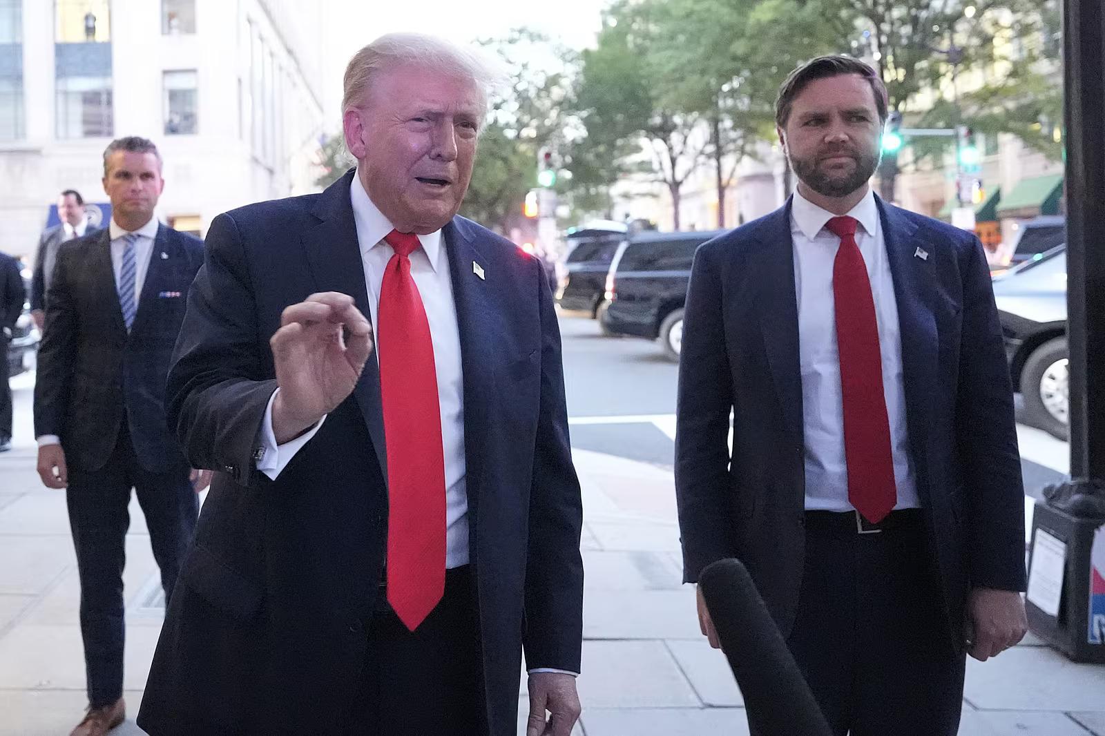 Našepkávanie od viceprezidenta, írska skúsenosť aj boj proti liberálom. Prečo Trump tak neznáša Európu