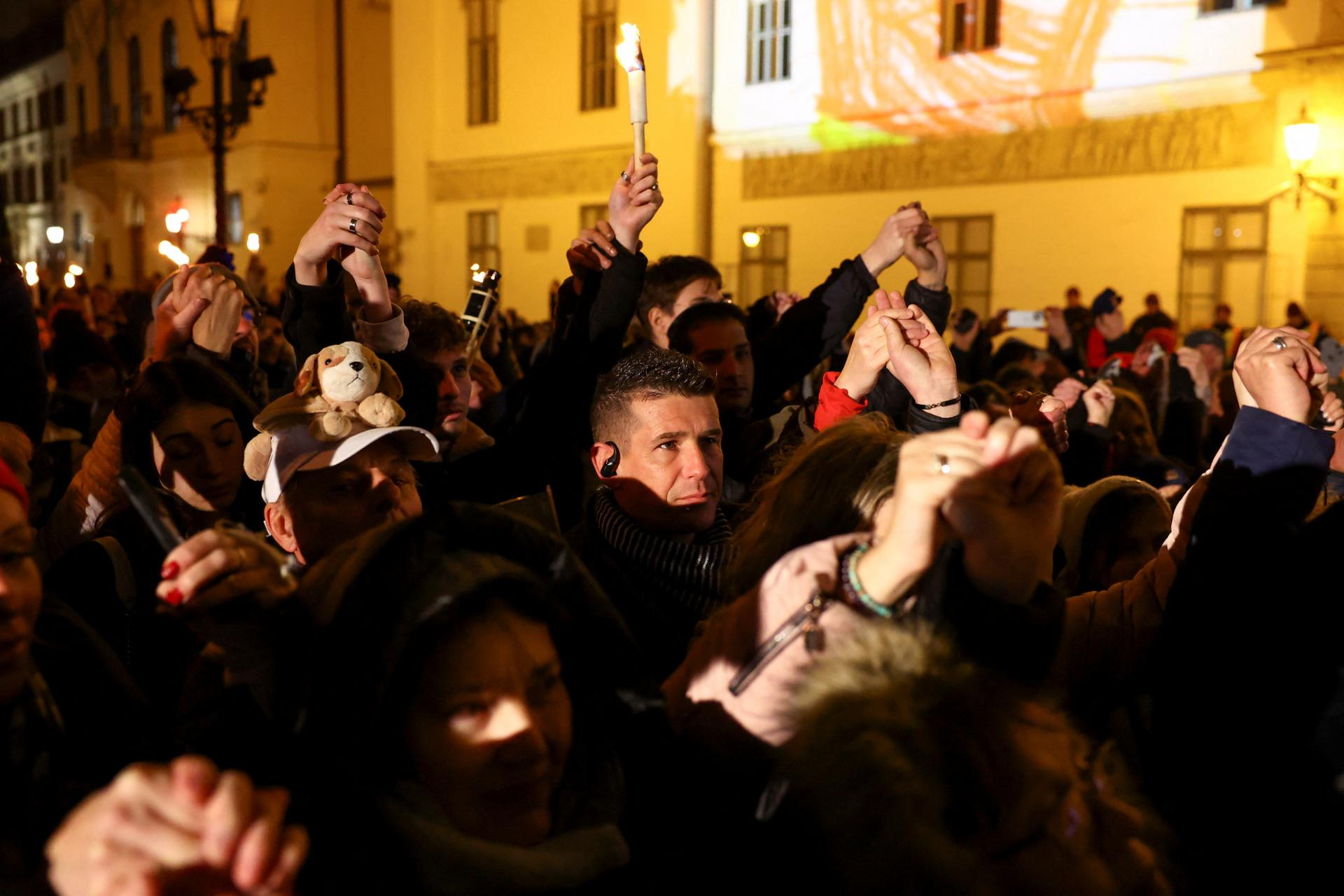 V Budapešti protestujú tisíce ľudí proti zneužívaniu detí a Orbánovej vláde. Pochod opozičný líder Magyar