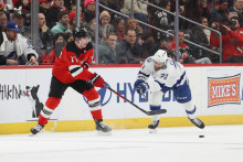 Slovenský hokejista Šimon Nemec (17) z New Jersey Devils. FOTO: TASR/AP