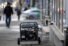 Kritická infraštruktúra v Černihivskej oblasti je napájaná generátormi. FOTO: Reuters