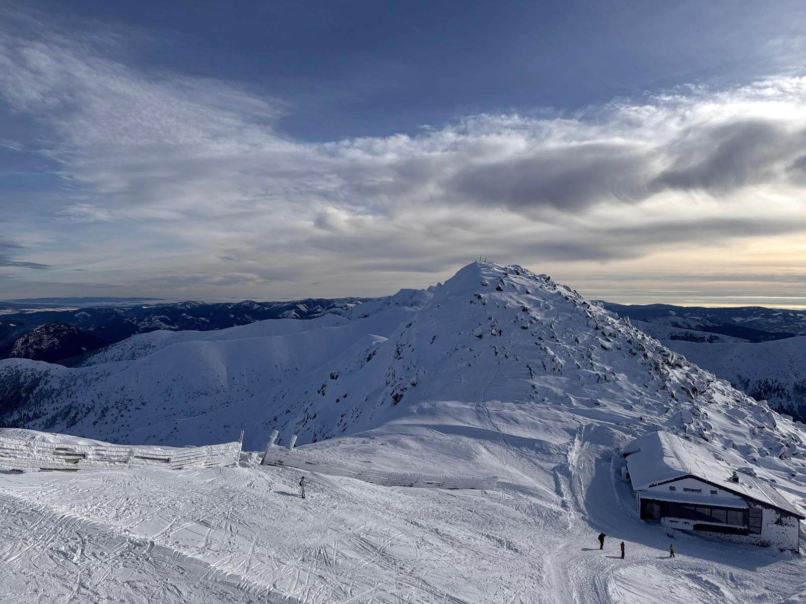 Na horách dnes platí len malé lavínové nebezpečenstvo