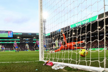 Phil Foden z Manchestru City počas toho, ako strelil druhý gól. FOTO: REUTERS