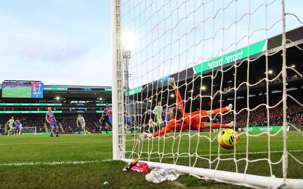 Phil Foden z Manchestru City počas toho, ako strelil druh&yacute; g&oacute;l. FOTO: REUTERS