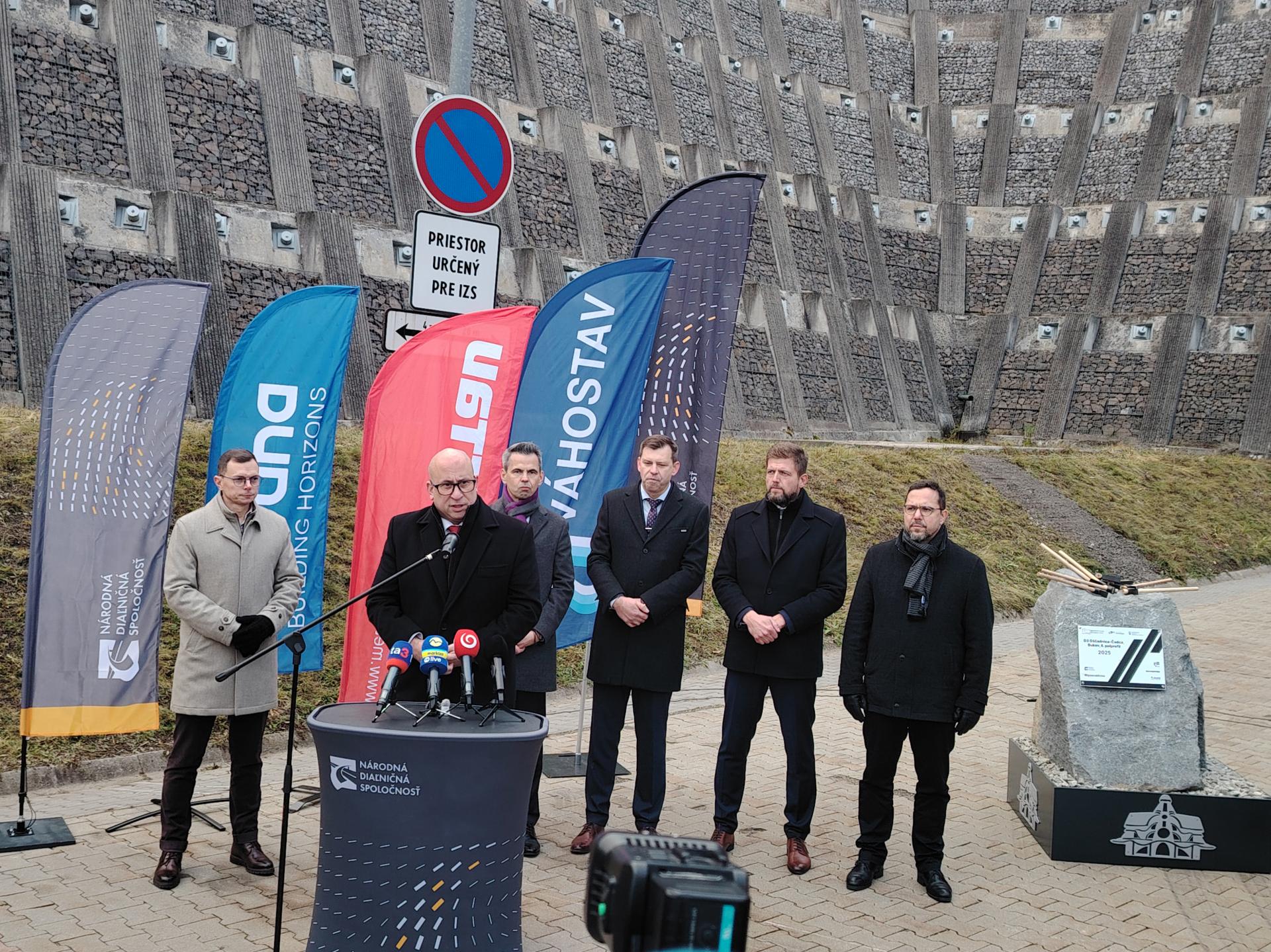 5,3 kilometra za necelých päť rokov. Začala sa výstavba najkratšieho z chýbajúcich úsekov diaľnice D3