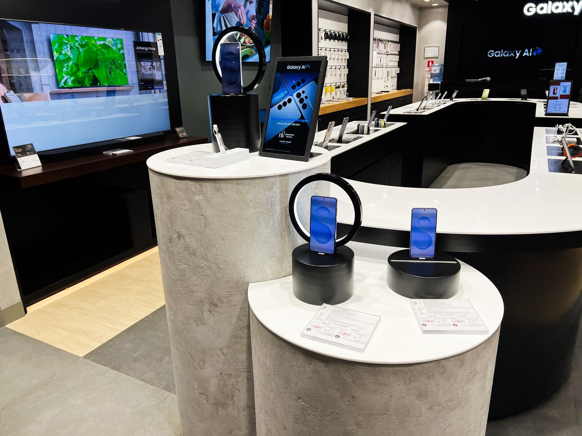 AI vyhnala cenu kľúčového produktu do extrému. Odborníci varujú: smartfóny a počítače zdražejú aj o tretinu