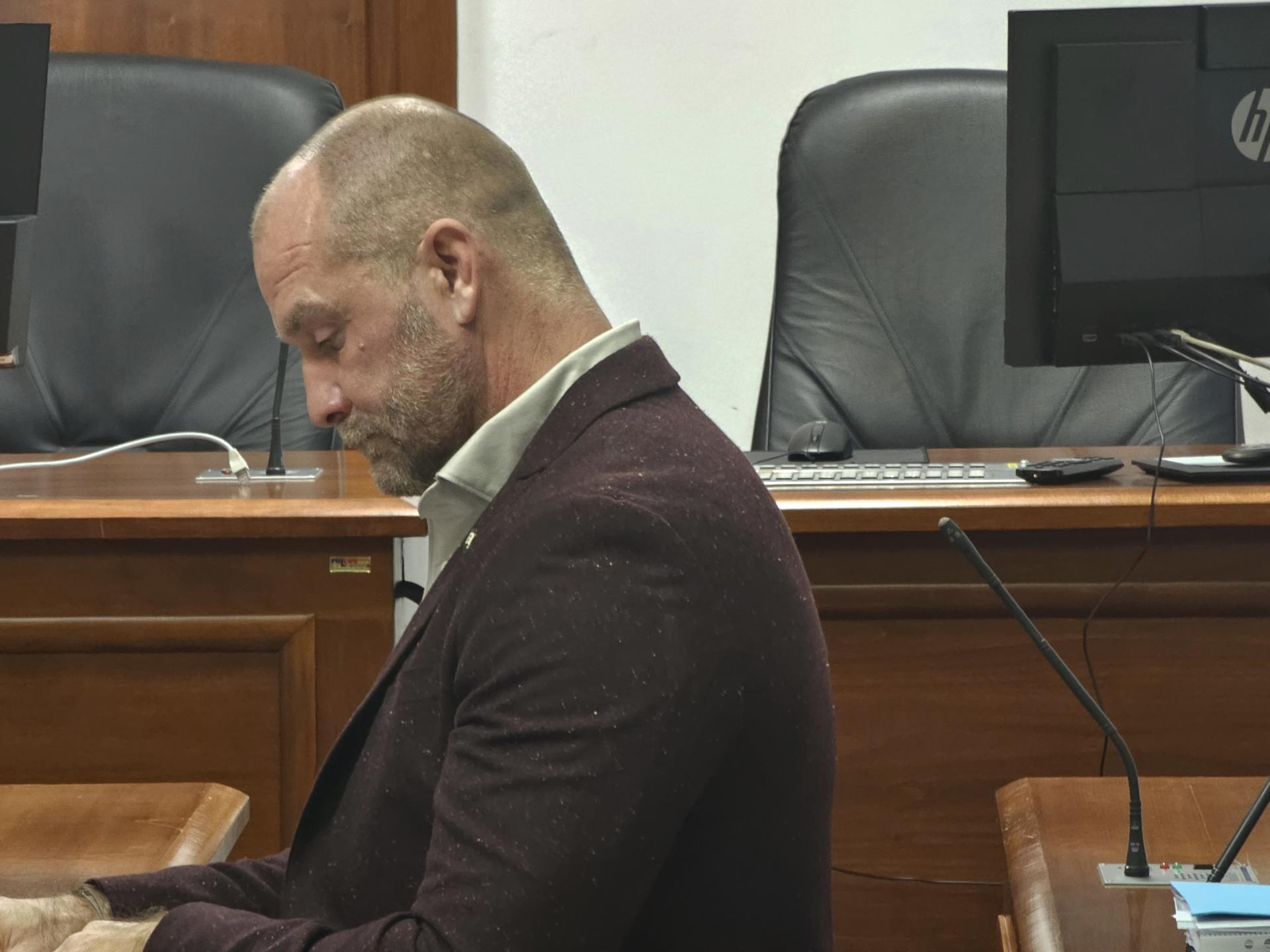 Bödör blízky Smeru čelí obžalobe z korupcie, na súde mlčí. Slobodník podľa Paru klame, a to aj v iných kauzách