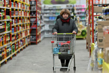 V&yacute;voj cien potrav&iacute;n na Slovensku v novembri pozit&iacute;vne prekvapil. FOTO: Reuters