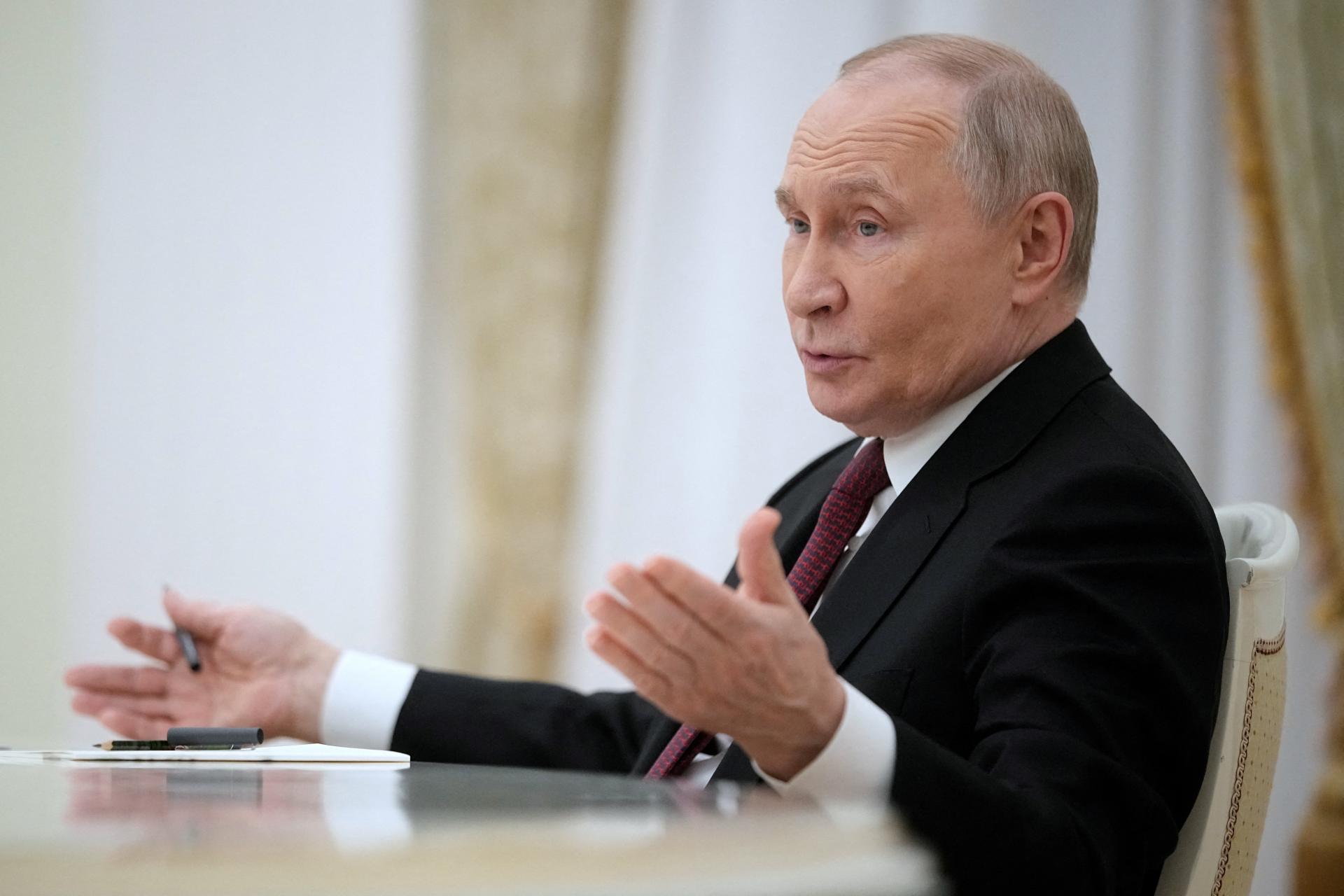 Rusko hľadá príjmy na vedenie vojny. Putin porušil vlastný sľub, ktorý dal v roku 2023