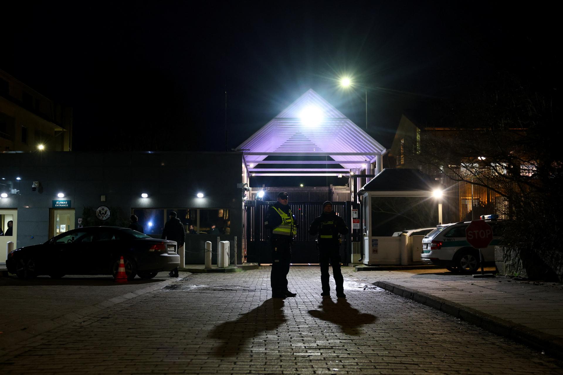 Litovské úrady zadržali 21 osôb podozrivých z pašovania cigariet balónmi