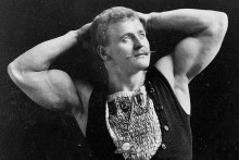 Eugen Sandow (2. 4. 1867 &ndash; 14. 10. 1925), vlastn&yacute;m menom Friedrich Wilhelm M&uuml;ller, bol anglick&yacute; kulturista nemeck&eacute;ho p&ocirc;vodu, ktor&yacute; vypracoval na svoju dobu veľmi dokonal&yacute; cvičebn&yacute; syst&eacute;m. Okrem rozvoja sily venoval veľk&uacute; pozornosť aj proporcion&aacute;lne harmonick&eacute;mu rozvoju svalov&yacute;ch skup&iacute;n. Ako obdivovateľ gr&eacute;cko-r&iacute;mskej trad&iacute;cie sa r&aacute;d &scaron;tylizoval do rol&iacute; antick&yacute;ch sil&aacute;kov a d&aacute;val sa tak fotografovať.