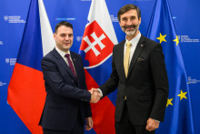 Na sn&iacute;mke minister zahraničn&yacute;ch vec&iacute; a eur&oacute;pskych z&aacute;ležitost&iacute; Juraj Blan&aacute;r a minister zahraničn&yacute;ch vec&iacute; Českej republiky Petr Macinka. FOTO: TASR/Jaroslav Nov&aacute;k