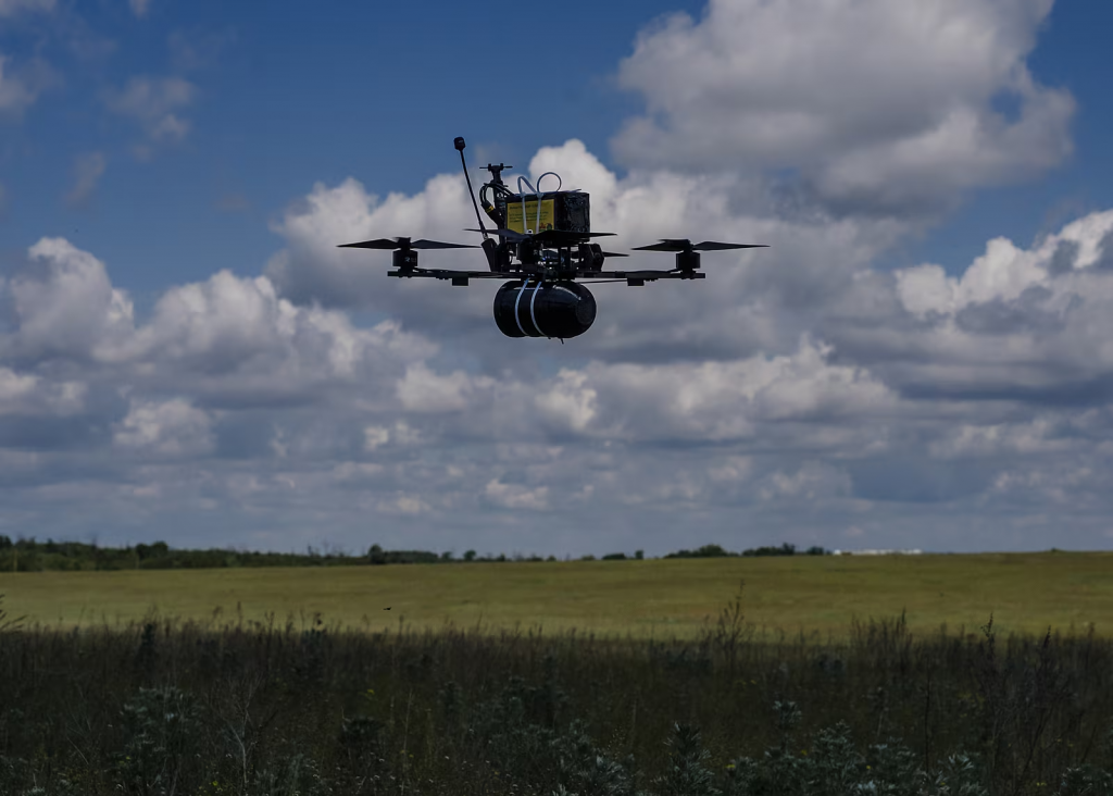 Pr&iacute;slu&scaron;n&iacute;ci ukrajinskej dronovej jednotky Arkan otestovali stroje od česk&eacute;ho Spark spolku. Ich v&yacute;robu zafinancovala iniciat&iacute;va Darček pre Putina. FOTO: MAFRA/PETR TOPIČ