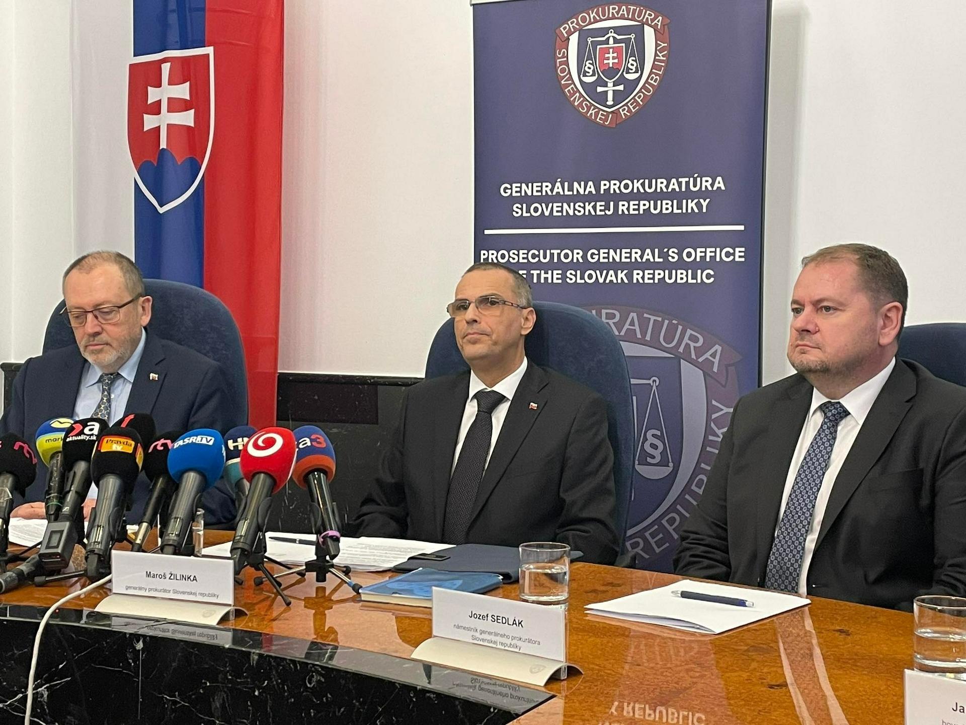 Žilinka rieši sarkastické poznámky a hádky medzi prokurátormi: kričia na seba na chodbe a osočujú sa