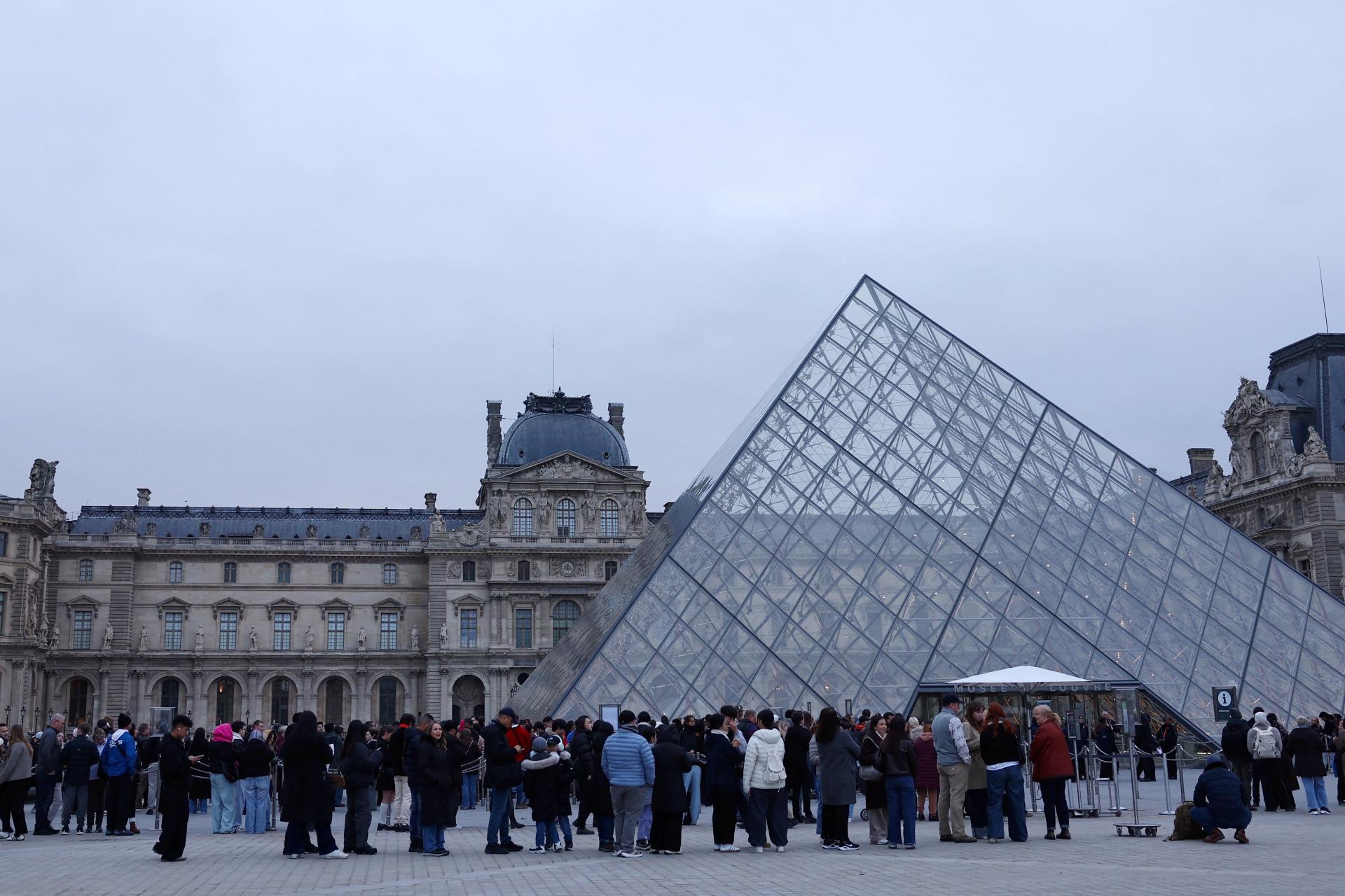 Louvre zostal opäť zatvorený, jeho pracovníci rozhodujú o pokračovaní štrajku