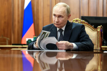 Russian President Vladimir Putin attends a meeting with Kazbek Kokov, head of the North Caucasus region of Kabardino-Balkaria, in Moscow, Russia December 16, 2025. Sputnik/Mikhail Metzel/Pool via REUTERS ATTENTION EDITORS - THIS IMAGE WAS PROVIDED BY A THIRD PARTY. FOTO: Mikhail Metzel