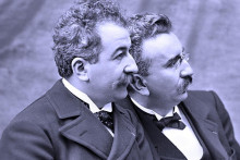 Auguste (v popred&iacute;) a Louis Lumi&egrave;rovci