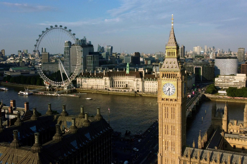 Big Ben a London Eye v Lond&yacute;ne. FOTO: Reuters