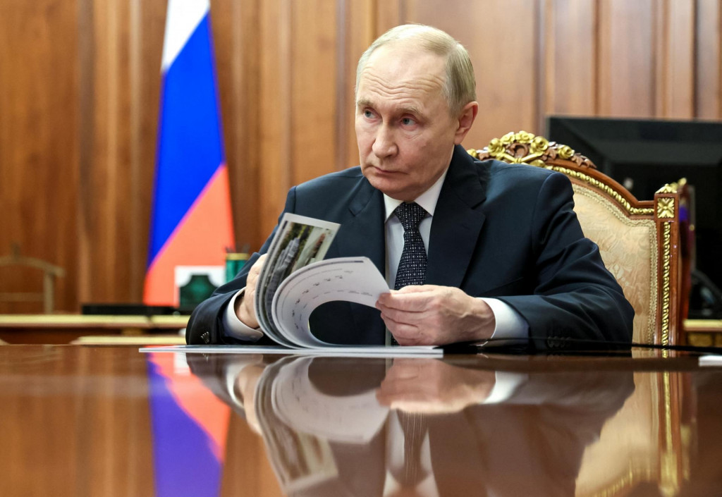 Russian President Vladimir Putin attends a meeting with Kazbek Kokov, head of the North Caucasus region of Kabardino-Balkaria, in Moscow, Russia December 16, 2025. Sputnik/Mikhail Metzel/Pool via REUTERS ATTENTION EDITORS - THIS IMAGE WAS PROVIDED BY A THIRD PARTY. FOTO: Mikhail Metzel