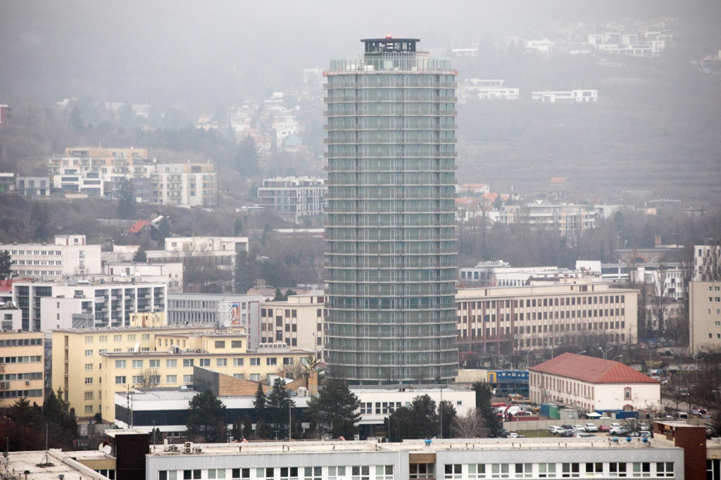 Hviezda - hovorovo Kukurica - b&yacute;val&eacute; ubytovacie zariadenie Ozbrojen&yacute;ch s&iacute;l Slovenskej republiky v Bratislave. Obnova budovy je už takmer na konci.

FOTO: HN/ Peter Mayer