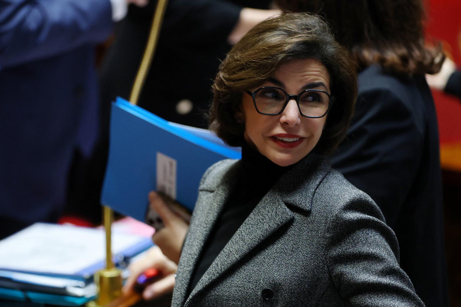 Francúzska polícia vykonala razie u ministerky kultúry, čelí obvineniam z korupcie