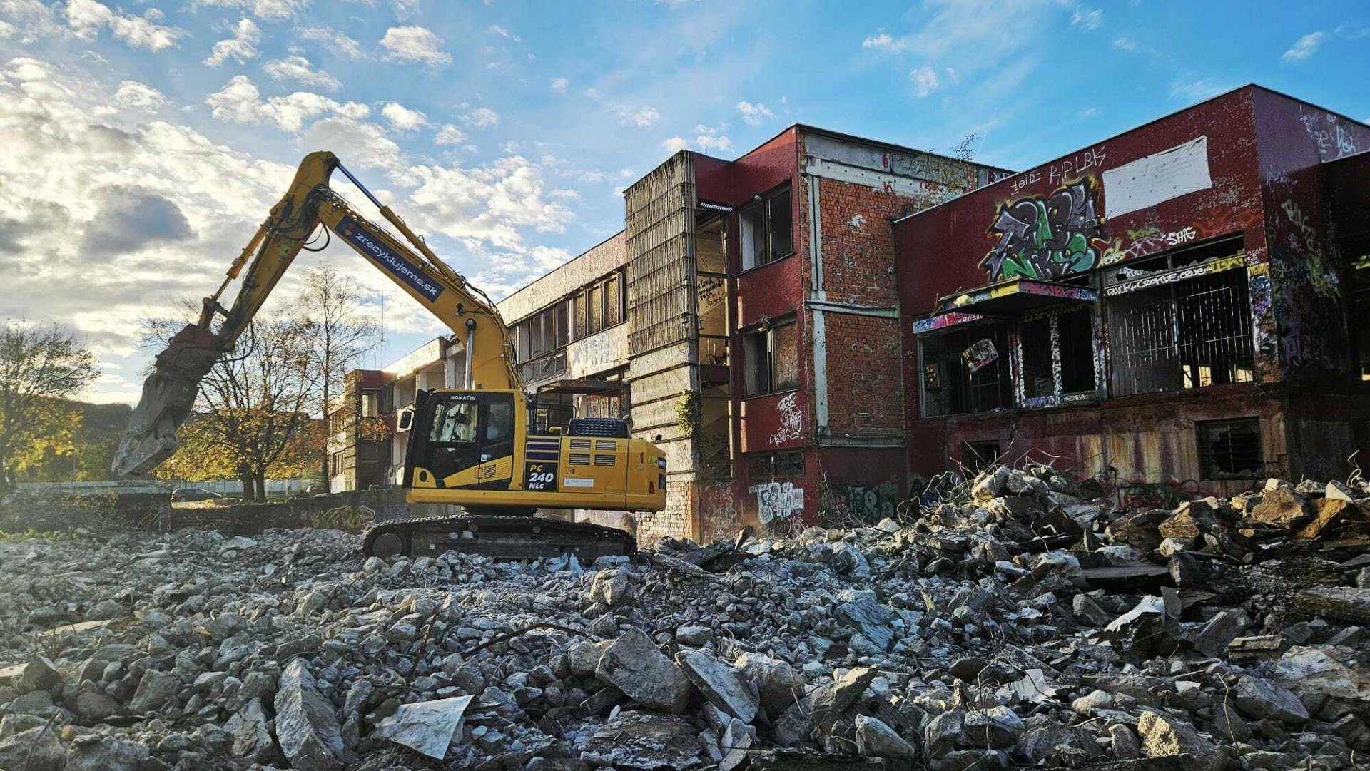 Jedna z najväčších opách Bratislavy ide k zemi. Nahradí ju veľký projekt so stovkami bytov a kancelárií