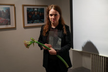 Lenka Lind&aacute;k Lukačovičov&aacute; si preber&aacute; ocenenie Fotografka roka. FOTO: TASR/Pavol Zachar