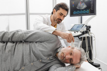 S&uacute;časťou neurologick&eacute;ho vy&scaron;etrenia je
prec&iacute;zna anamn&eacute;za a d&ocirc;vern&yacute; rozhovor s lek&aacute;rom,
klinick&eacute; vy&scaron;etrenie a v od&ocirc;vodnen&yacute;ch pr&iacute;padoch aj
zobrazovacie a laborat&oacute;rne vy&scaron;etrenia.