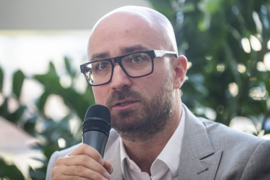 Riaditeľ NO&Uacute; hovor&iacute;, že najv&auml;č&scaron;ou v&yacute;zvou je udržať fluktu&aacute;ciu person&aacute;lu na akceptovateľnej miere.