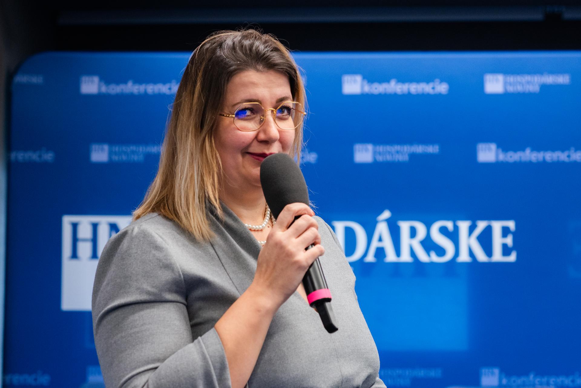 Štát sľubuje firmám dobrú povesť, nižšie náklady či udržanie talentov. A to cez zmeny v odmeňovaní (rozhovor)