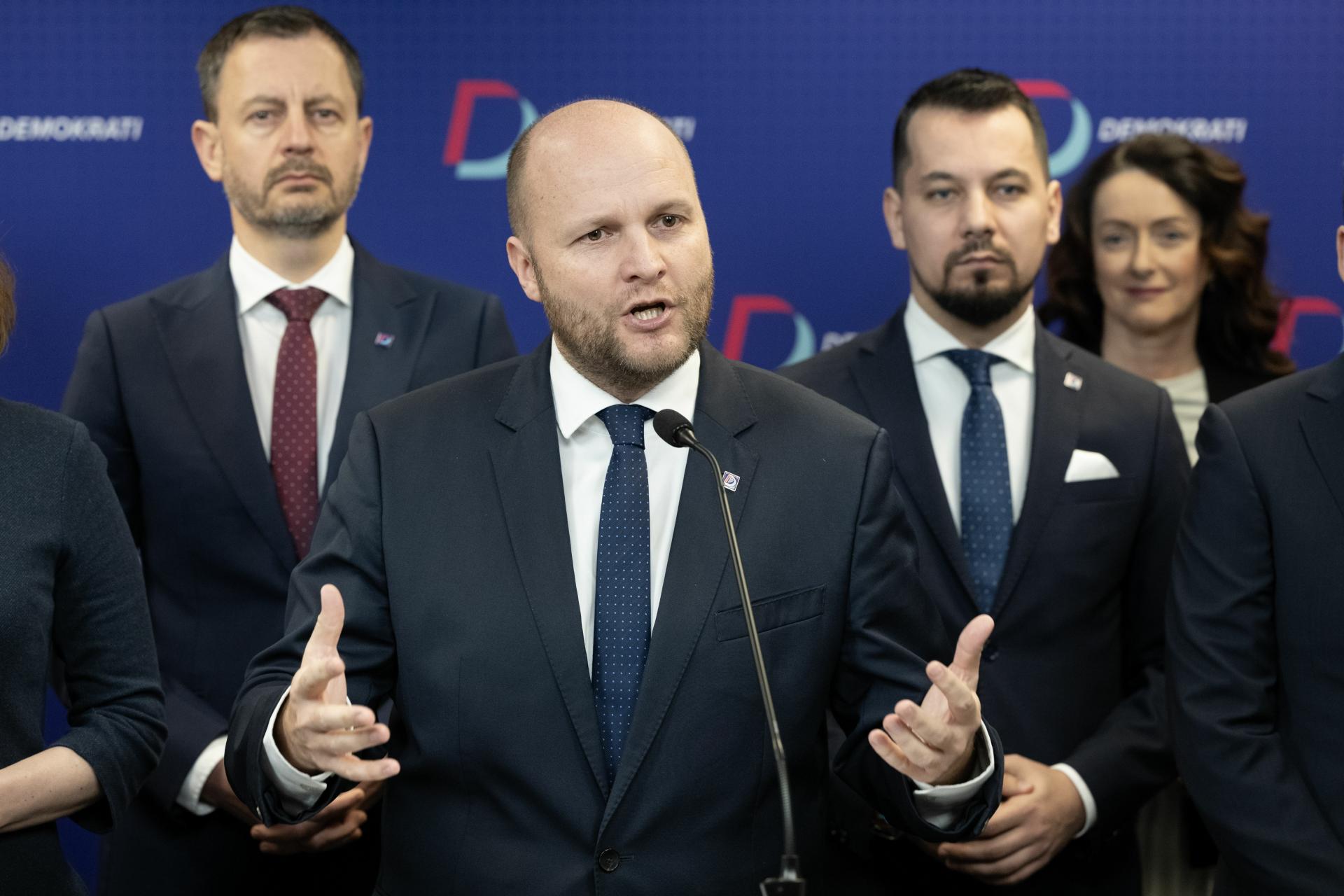 Prieskum SCIO: Demokrati predbehli KDH, progresívci zvýšili náskok pred Smerom