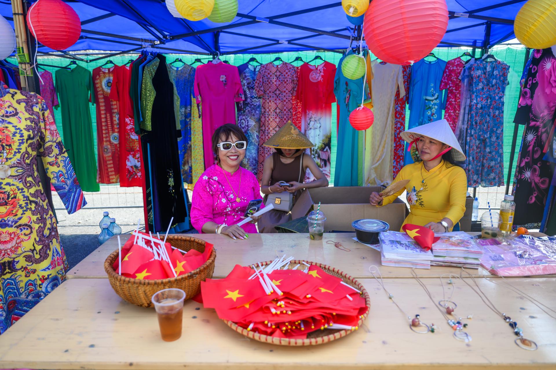 Vietnamcov už dávno nestretnete len na tržniciach. Nová generácia dáva prednosť iným sféram podnikania