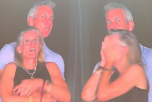 Riaditeľ a HR &scaron;&eacute;fka prichyten&iacute; pri čine na Coldplay koncerte.