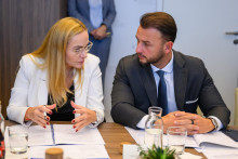 Prezidentka Policajn&eacute;ho zboru Jana Ma&scaron;karov&aacute; a minister vn&uacute;tra Mat&uacute;&scaron; &Scaron;utaj E&scaron;tok. FOTO: TASR/Jaroslav Nov&aacute;k