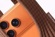 V mobiloch sa zač&iacute;na objavovať prvok, ktor&yacute; s&iacute;ce vyzer&aacute; dobre, ale jeho využiteľnosť je veľmi &scaron;pecifick&aacute;. Reč je o zadnom displeji a podľa v&scaron;etk&eacute;ho sa s n&iacute;m budeme stret&aacute;vať čoraz častej&scaron;ie. Majiteľom iPhonov ho teraz dokonca pon&uacute;knu aj vo forme &scaron;peci&aacute;lneho krytu.