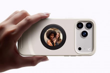 Vďaka krytu Selfix si aj na iPhone užijete možnosť fotiť pohodlne selfie fotky zadn&yacute;mi fotoapar&aacute;tmi mobilu.