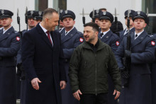 Poľsk&yacute; prezident Karol Nawrocki a ukrajinsk&yacute; prezident Volodymyr Zelenskij. FOTO: Reuters