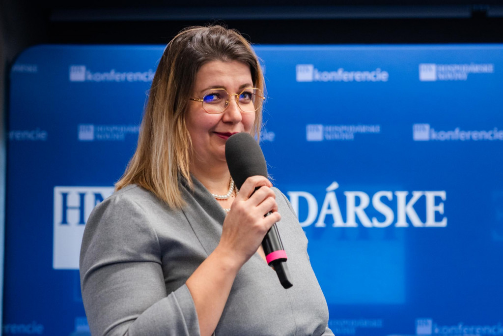 Veronika Č&aacute;bi z ministerstva pr&aacute;ce hovor&iacute; o tom, že nov&aacute; legislat&iacute;va posilňuje rovnosť žien a mužov.

FOTO: HN/Miroslava Spodniakov&aacute;