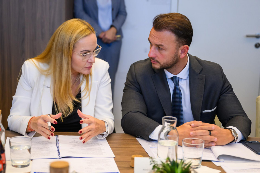 Prezidentka Policajn&eacute;ho zboru Jana Ma&scaron;karov&aacute; a minister vn&uacute;tra Mat&uacute;&scaron; &Scaron;utaj E&scaron;tok. FOTO: TASR/Jaroslav Nov&aacute;k