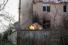 Požiar budovy v Odese po ruskom &uacute;toku 13. decembra 2025. FOTO: REUTERS