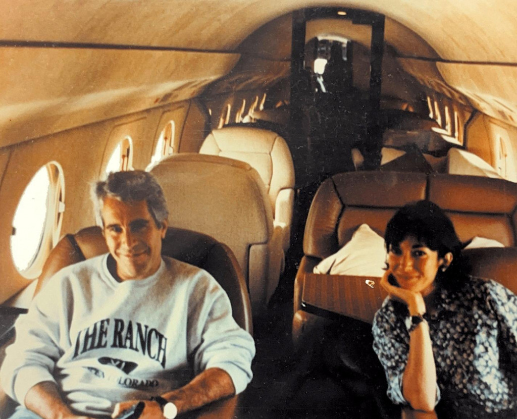 Jeffrey Epstein a Ghislaine Maxwellov&aacute;. FOTO: REUTERS/U.S. Justice Department