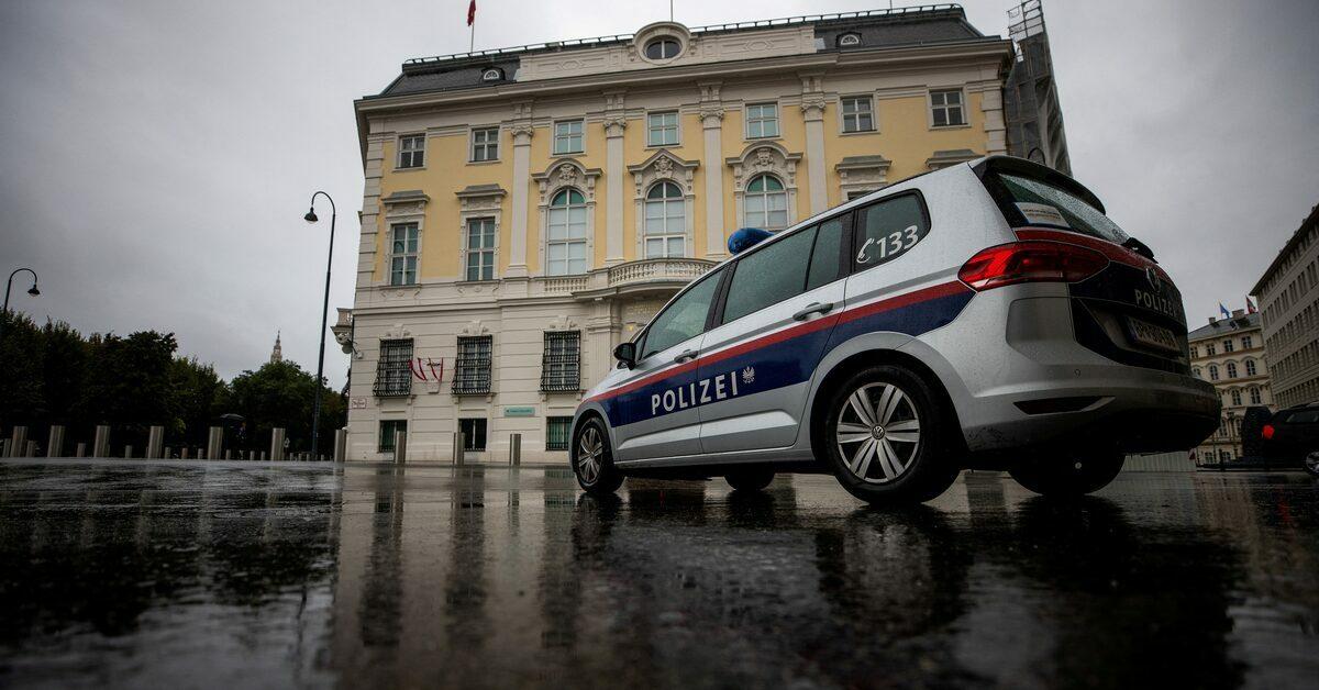 V rakúskej obci Deutsch Jahrndorf neďaleko slovenských hraníc vylúpili banku, po páchateľoch pátra polícia