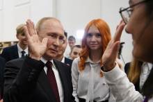 Tieto kroky s&uacute;visia s pokynmi prezidenta Vladimira Putina, aby sa vysoko&scaron;kolsk&eacute; vzdel&aacute;vanie zos&uacute;ladilo s ekonomick&yacute;mi a technologick&yacute;mi prioritami Ruska s vy&scaron;&scaron;&iacute;m d&ocirc;razom na technick&eacute; odbory. FOTO: REUTERS